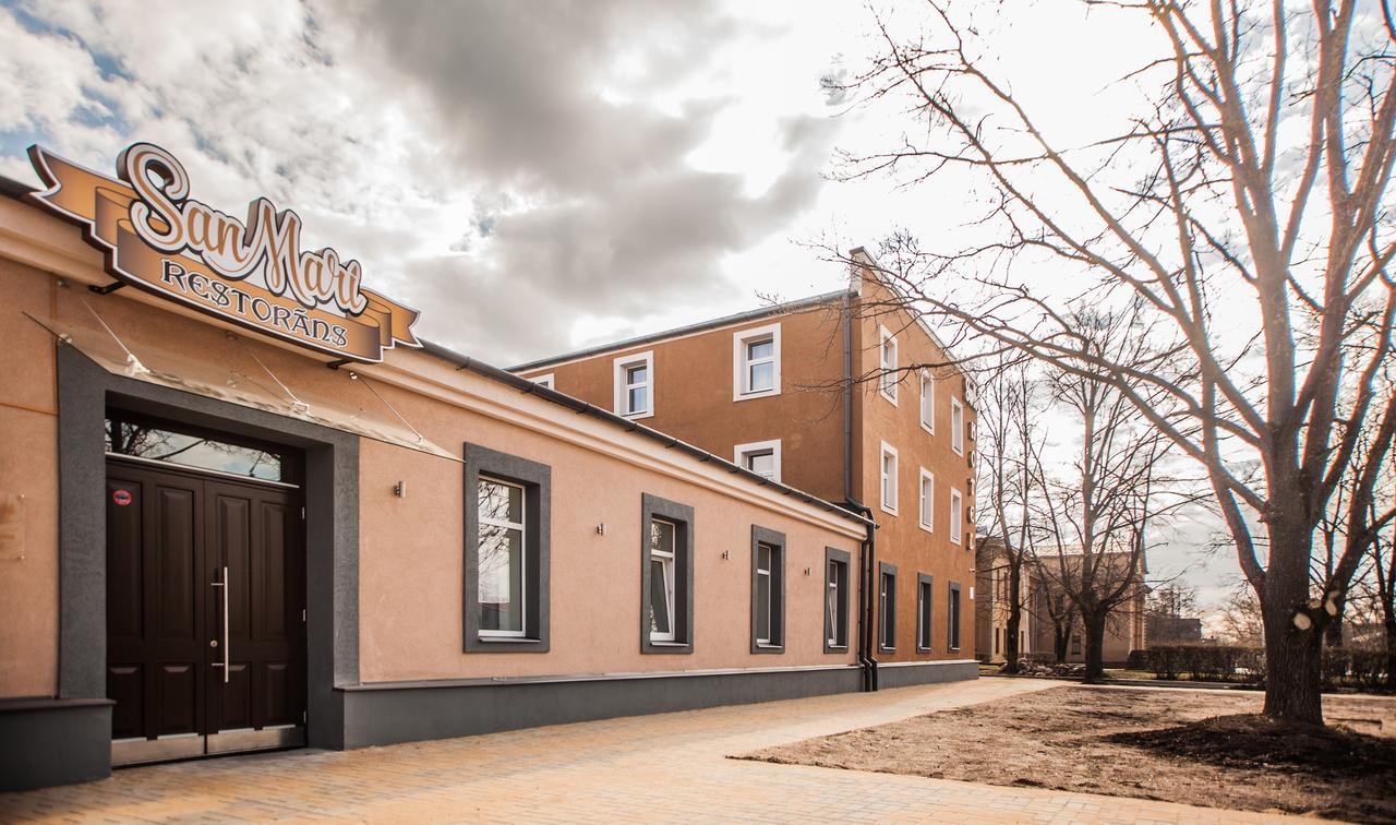 Hôtel Sanmari à Daugavpils Extérieur photo